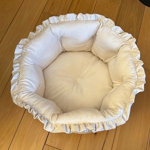 Cupcakes & Cashmere pet bed — NWOT